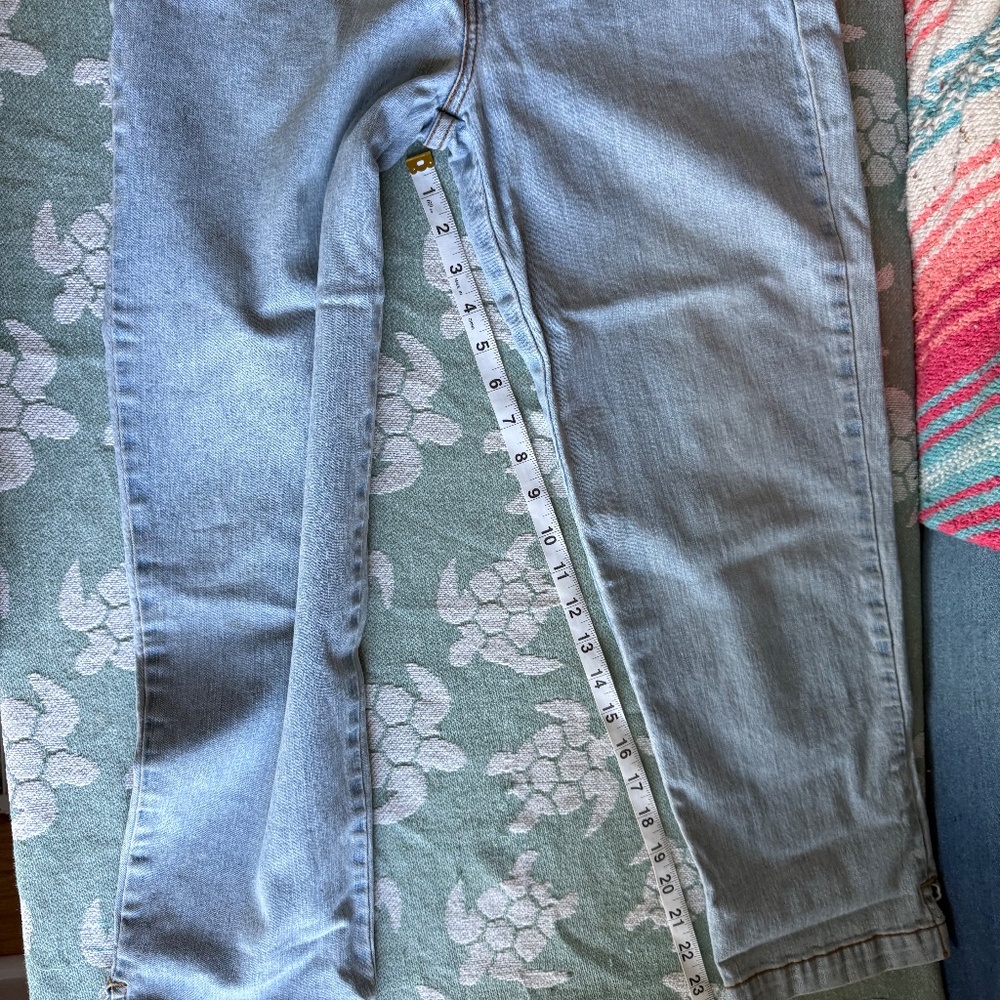Levi Classic Slim Capris Size 10 Jeans - Picture 8 of 11